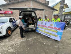 Polisi Lalu Lintas Ke – 70 Sat Lantas Polres Pakpak Bharat Periksa Kesehatan Dan Bagi Vitamin Ke Para Supir Dan Penumpang.