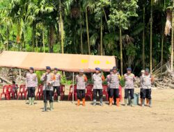 Sederhana, Personil Batalyon – B dan Batalyon C Pelopor Sat Brimob Polda Sumut Laksanakan Upacara Syukuran Kenaikan Pangkat Setingkat Di Lokasi Terdampak Bencana Banjir.