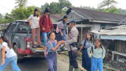 Sungguh Mulia Batalyon – C Sat Brimob Polda Sumut Bantu Anak Sekolah Yang Terdampak Banjing Bandang.